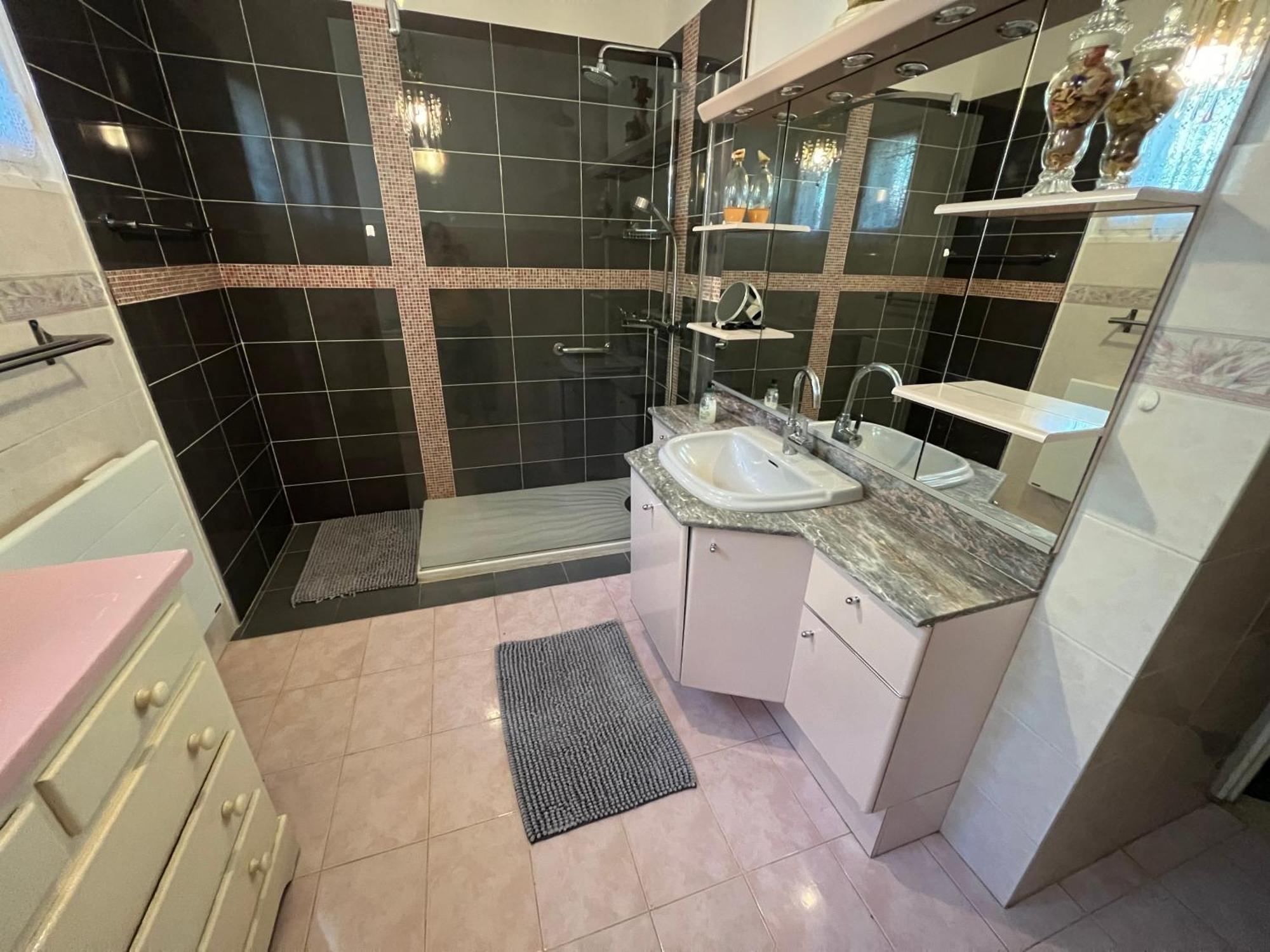 לורג Villa Lumineuse Et Spacieuse מראה חיצוני תמונה